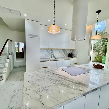 别墅 Crystal Pool Villa, Coast,