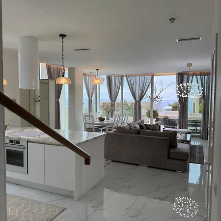 Crystal Pool Villa, Coast, Villa Palasë