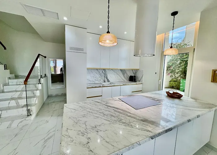 别墅 Crystal Pool Villa, Coast,