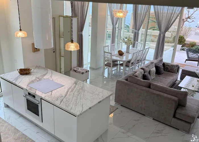 别墅 Crystal Pool Villa, Coast,