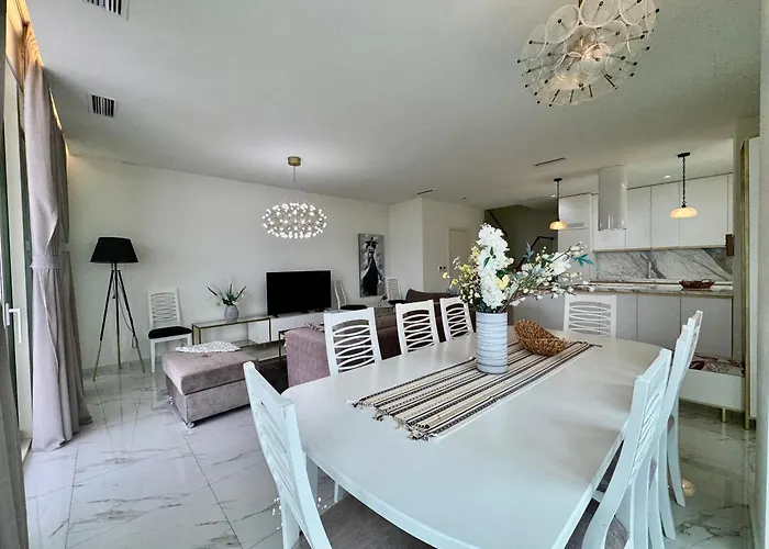 Crystal Pool Villa, Coast, * 帕拉瑟