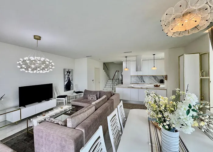 别墅 Crystal Pool Villa, Coast,