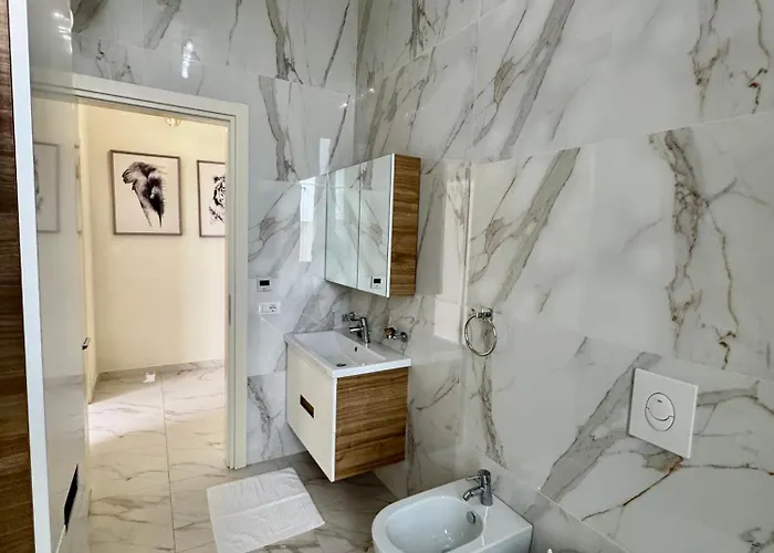 Crystal Pool Villa, Coast,