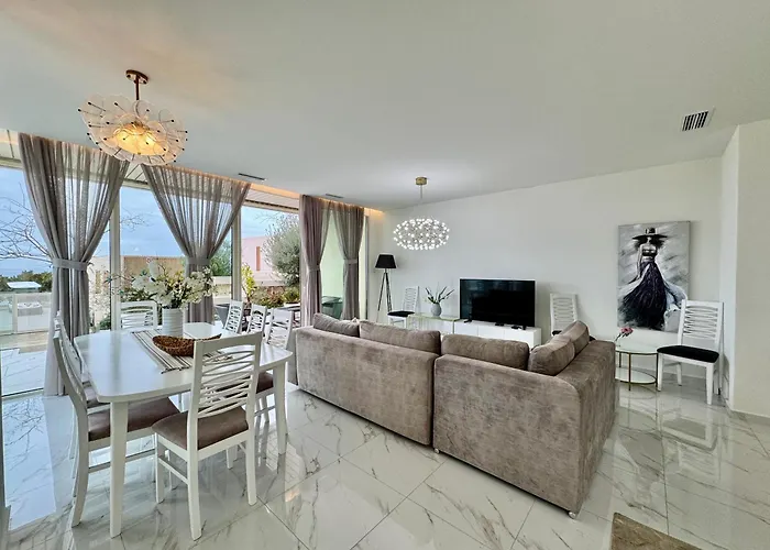 Crystal Pool Villa, Coast, 帕拉瑟