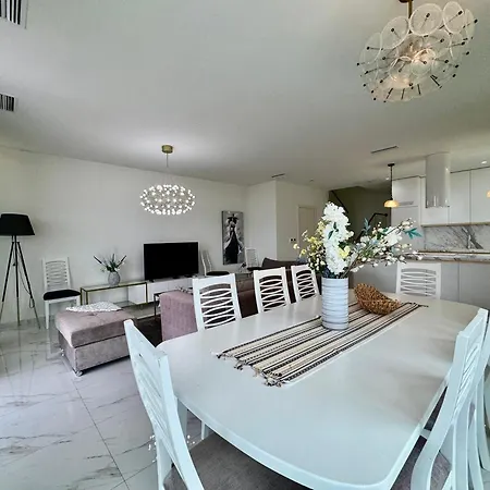 Crystal Pool Villa, Coast, * Paljasa