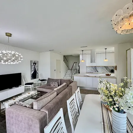 别墅 Crystal Pool Villa, Coast,