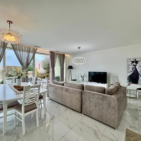 Crystal Pool Villa, Coast, 帕拉瑟