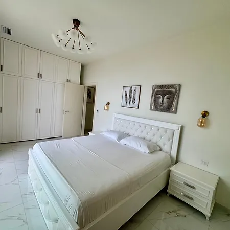 别墅 Crystal Pool Villa, Coast,