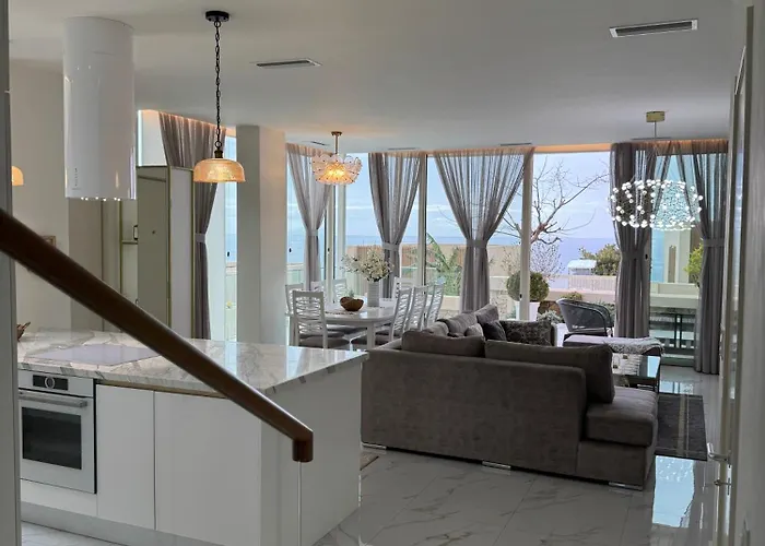 Crystal Pool Villa, Coast, Villa Palasë